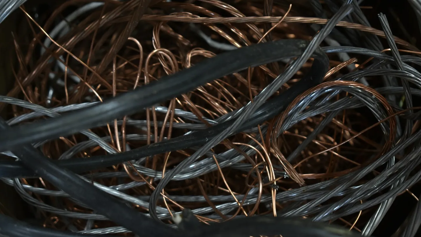 Primer plano de cables eléctricos