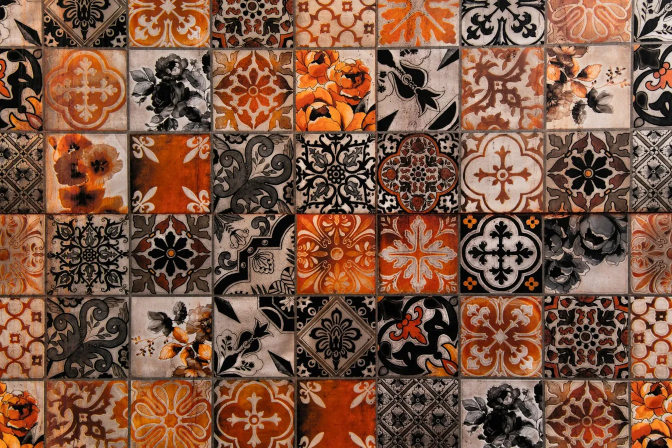 Primer plano de una pared de azulejos