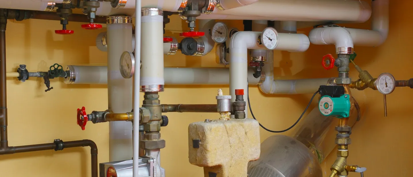 Tuberías y válvulas de una instalación hidráulica